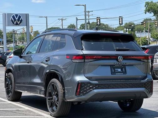 2025 Volkswagen Tiguan 2.0T SE R-Line Black