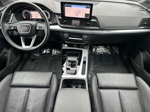 2023 Audi Q5 45 S line Prestige