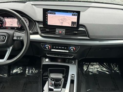 2023 Audi Q5 45 S line Prestige
