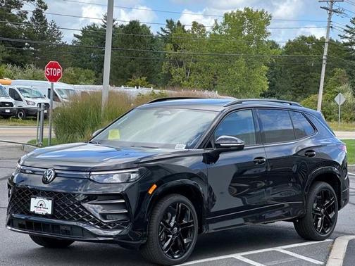 2025 Volkswagen Tiguan 2.0T SE R-Line Black
