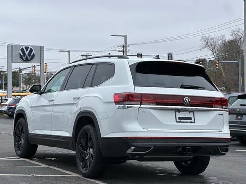 2025 Volkswagen Atlas 2.0T SE