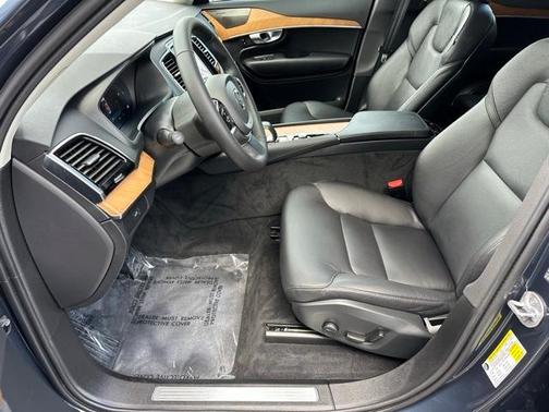 2024 Volvo XC90 B6 Plus Bright Theme 7-Seater