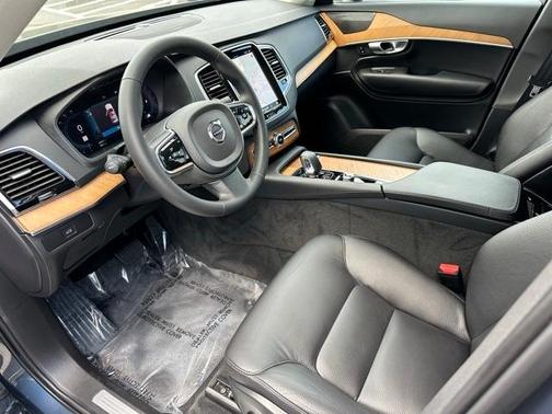 2024 Volvo XC90 B6 Plus Bright Theme 7-Seater