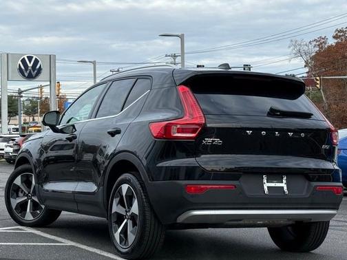 2025 Volvo XC40 B5 Plus Bright Theme