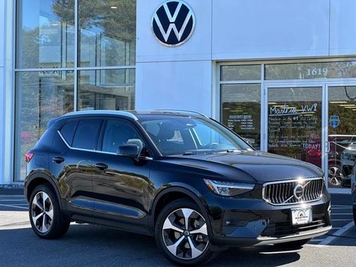 2025 Volvo XC40 B5 Plus Bright Theme
