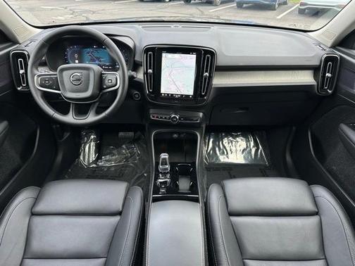 2025 Volvo XC40 B5 Plus Bright Theme