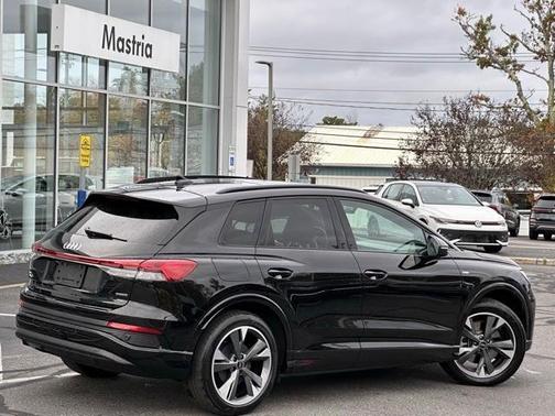 2024 Audi Q4 e-tron 55 quattro Premium