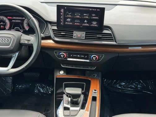 2022 Audi Q5 45 S line Premium Plus