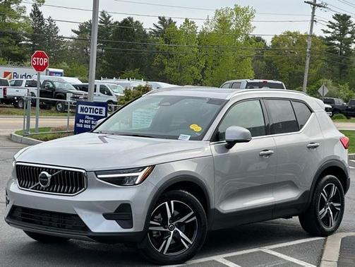 2025 Volvo XC40 B5 Core Bright Theme