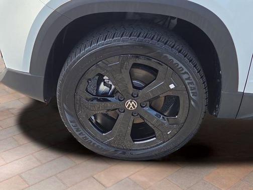 2025 Volkswagen Taos 1.5T SE Black