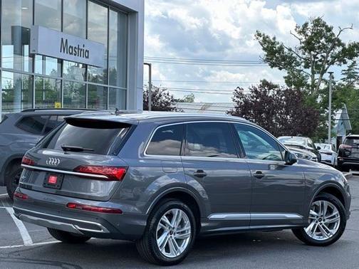 2023 Audi Q7 45 Premium