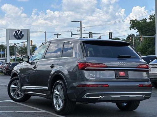 2023 Audi Q7 45 Premium