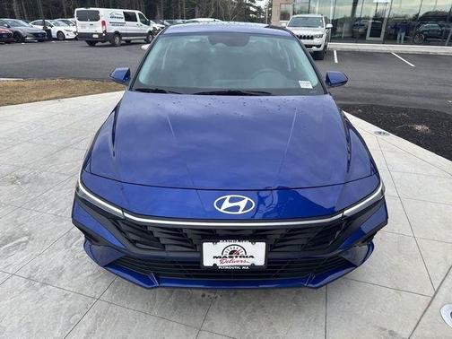 2024 Hyundai ELANTRA SE