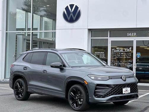 2025 Volkswagen Tiguan 2.0T SE R-Line Black