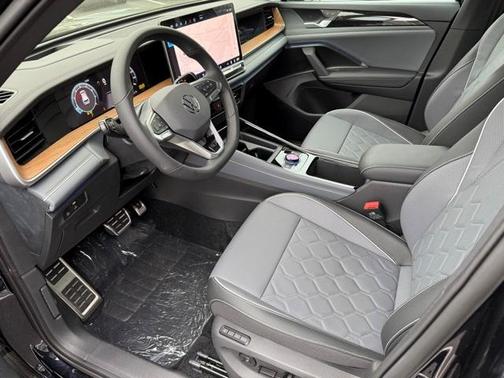 2025 Volkswagen Tiguan 2.0T SEL R-Line