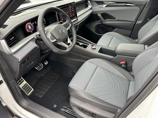 2025 Volkswagen Tiguan 2.0T SE R-Line Black