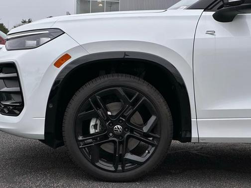 2025 Volkswagen Tiguan 2.0T SE R-Line Black