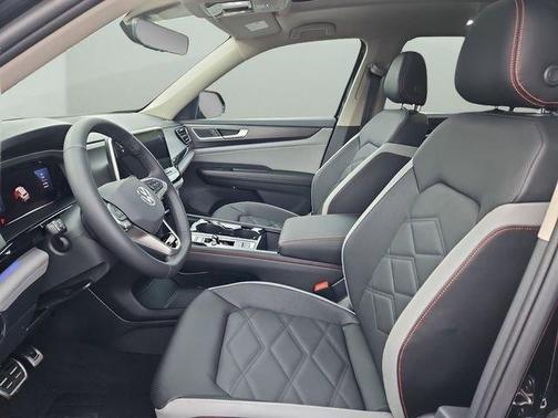 Deep Black Pearl Effect 2026 Volkswagen Atlas 2.0T Peak Edition