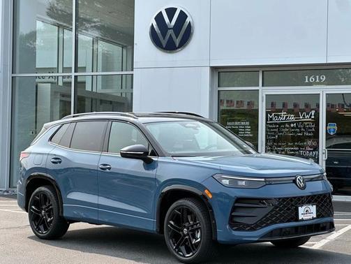2025 Volkswagen Tiguan 2.0T SE R-Line Black