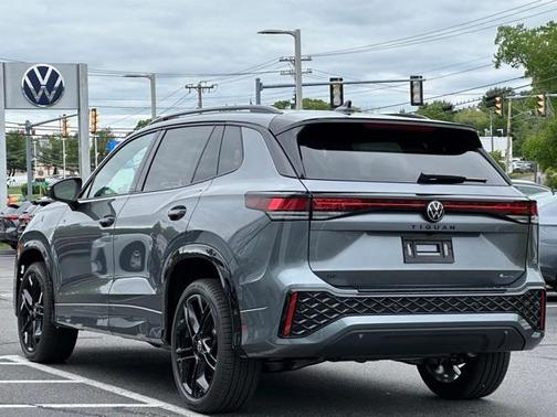 2025 Volkswagen Tiguan 2.0T SE R-Line Black