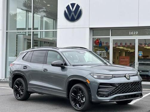 2025 Volkswagen Tiguan 2.0T SE R-Line Black