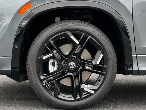 2025 Volkswagen Tiguan 2.0T SE R-Line Black
