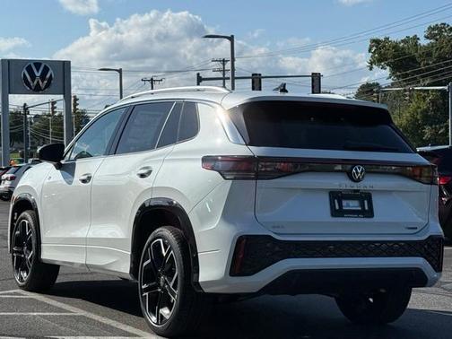 2025 Volkswagen Tiguan 2.0T SEL R-Line