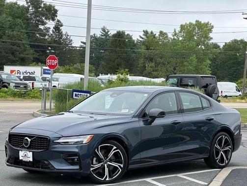 2024 Volvo S60 B5 Core Dark Theme