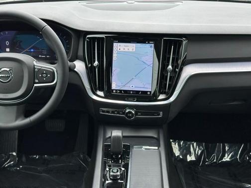 2024 Volvo S60 B5 Core Dark Theme