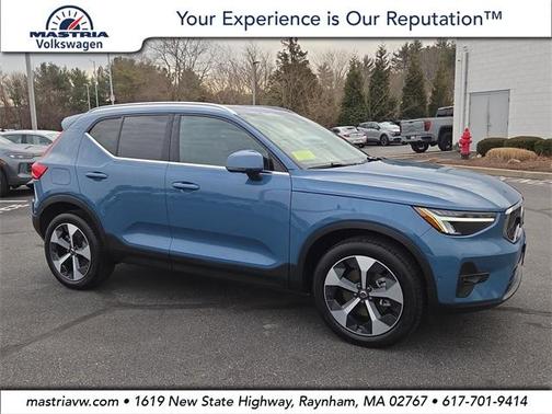 2025 Volvo XC40 B5 Plus Bright Theme