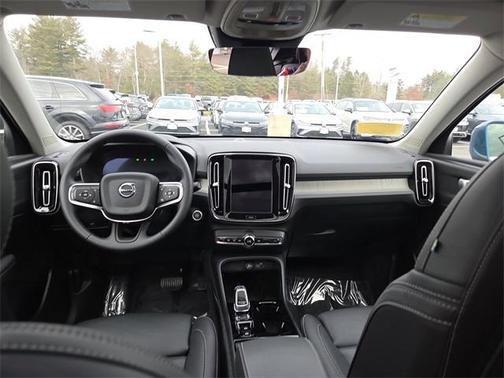 2025 Volvo XC40 B5 Plus Bright Theme