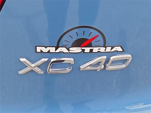 2025 Volvo XC40 B5 Plus Bright Theme