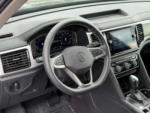2023 Volkswagen Atlas 3.6L SE w/Technology