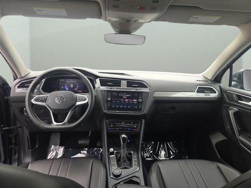 Platinum Gray Metallic 2023 Volkswagen Tiguan 2.0T SE