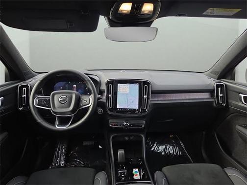 2025 Volvo XC40 B5 Plus Dark Theme