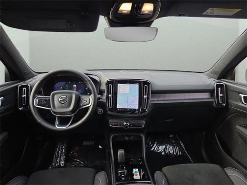 2025 Volvo XC40 B5 Plus Dark Theme