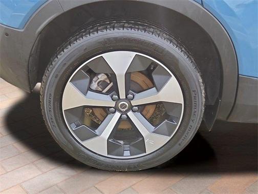 2025 Volvo XC40 B5 Plus Dark Theme