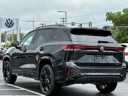 2025 Volkswagen Tiguan 2.0T SE R-Line Black