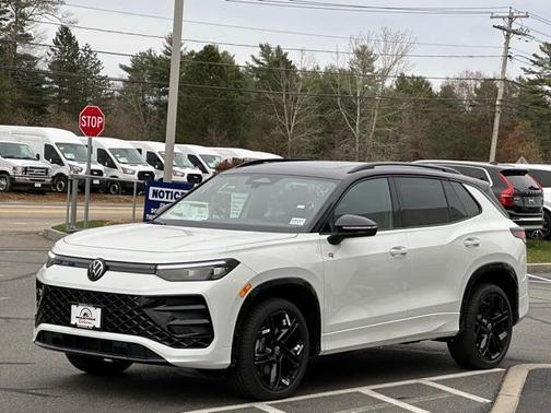 2026 Volkswagen Tiguan 2.0T SE R-Line Black