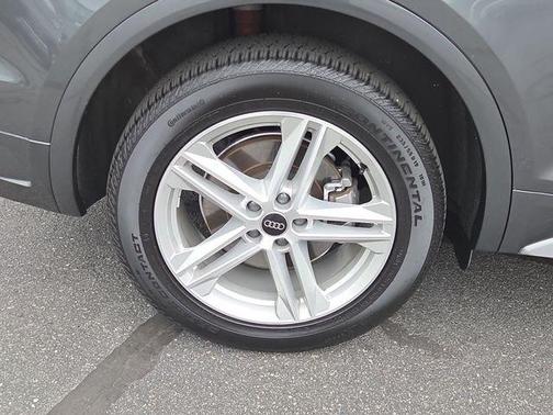 Daytona Gray Pearl Effect 2023 Audi Q5 e 55 S line quattro Premium