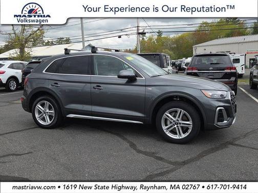 Daytona Gray Pearl Effect 2023 Audi Q5 e 55 S line quattro Premium