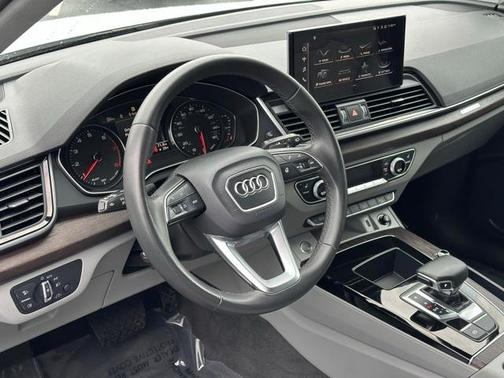 2024 Audi Q5 45 S line quattro Premium