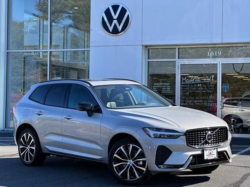 2025 Volvo XC60 B5 Plus