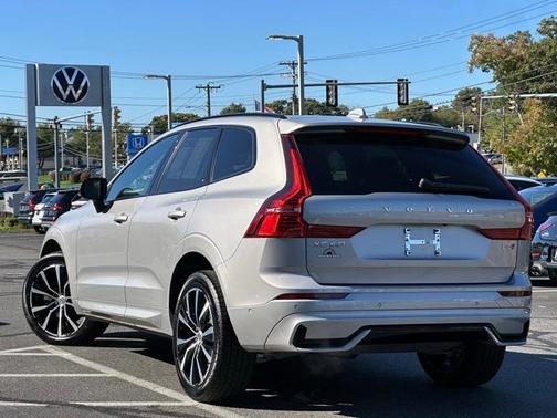 2025 Volvo XC60 B5 Plus