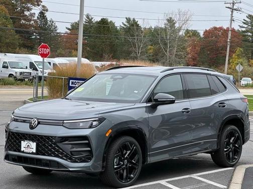 2026 Volkswagen Tiguan 2.0T SE R-Line Black