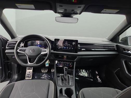 Platinum Gray Metallic 2025 Volkswagen Jetta 1.5T Sport