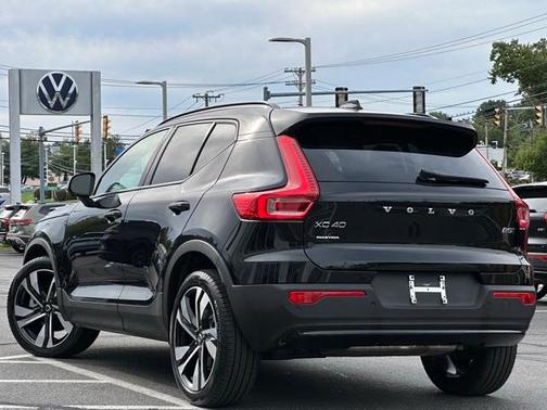 2025 Volvo XC40 B5 Plus Dark Theme