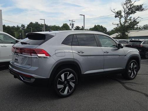 Silver Mist Metallic 2026 Volkswagen Atlas Cross Sport 2.0T SE w/Technology