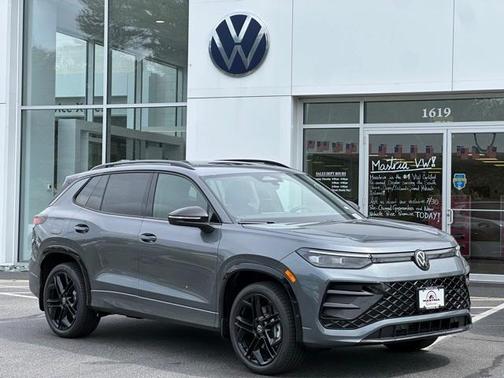 2025 Volkswagen Tiguan 2.0T SE R-Line Black
