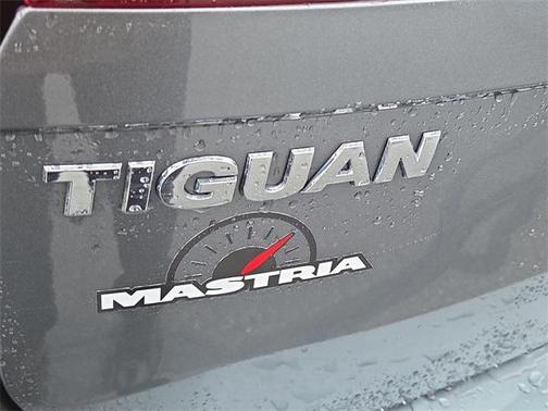 2018 Volkswagen Tiguan 2.0T SEL Premium